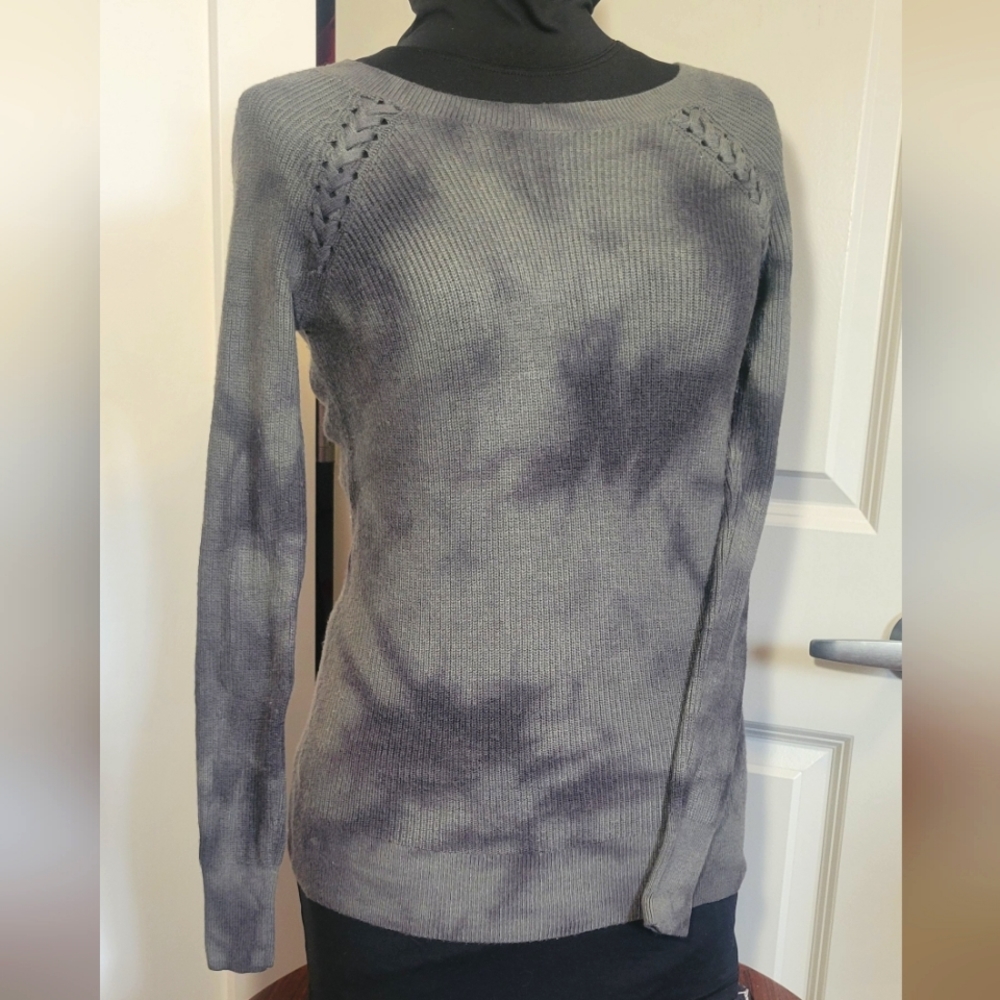 American Eagle AEO olive green sweater braid accent